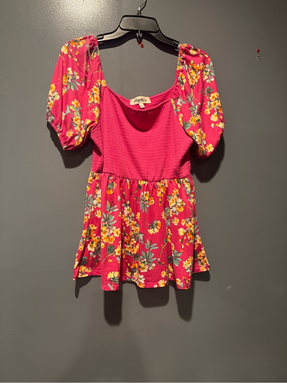 Floral Puff-Sleeve Peplum Top in Bright Pink